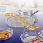 استخدام مانع طرطشة الزيت أثناء قلي البطاطس