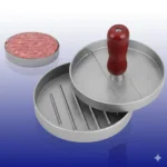 مكبس برجر ألومنيوم فضي مع مقبض خشبي وقطعة لحم جاهزة