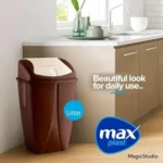 سلة مهملات ماكس بلاست لون بني في ركن المطبخ