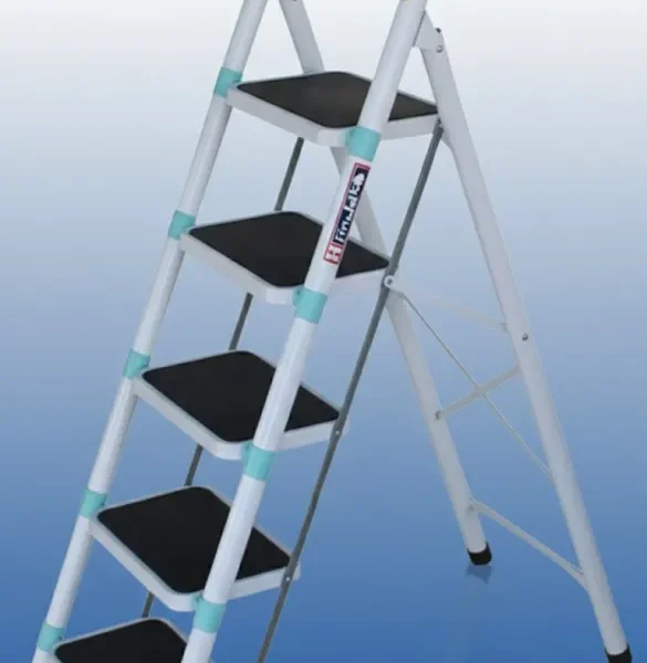 سلم مطبخ 5 درجات مفتوح بوضع الاستعداد مع أرجل مطاطية