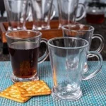 تقديم الشاي في طقم مجات زجاج باشاباتشي أزور