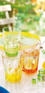 اكواب لومينارك كريزي كولرز مع عصائر منعشة ومكعبات ثلج