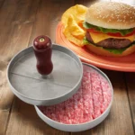 شرح توضيحي بالصور لكيفية استخدام مكبس البرجر للحصول على قطع متماسكة واحترافية في 4 خطوات بسيطة.