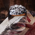 قاعدة كأس جلاسيا المنحوتة وتفاصيل الزجاج