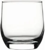 تقديم الشاي في مجات باشاباتشي باريس مع البسكويت