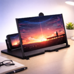 مشهد سينمائي لغروب الشمس معروض بوضوح عالٍ من خلال عدسة مكبر الشاشه المبتكرة.