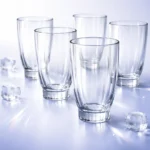 شوب باشابتشي Amur ممتلئ بعصير ملون مع شرائح فاكهة