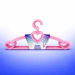 تنظيم الملابس باستخدام شماعة ملابس جنة موحدة الشكل