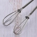 صناعة رغوة كثيفة للقهوة باستخدام مضرب نسكافية يدوي العربي مول