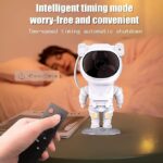 جهاز astronaut projector بتصميم رائد فضاء أبيض لعرض النجوم.