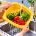 غسيل الخضار والفلفل والأعشاب باستخدام صفاية حوض سيليكون سريعة التصريف