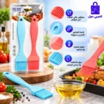 طقم فرشاة سليكون مكون من قطعتين باللونين الأزرق والوردي داخل التغليف مع تفاصيل توضيحية لسهولة الاستخدام